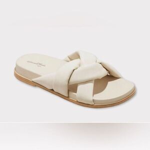 NWT Universal Thread Cosette Padded Crisscross Comfort Sandals Womens